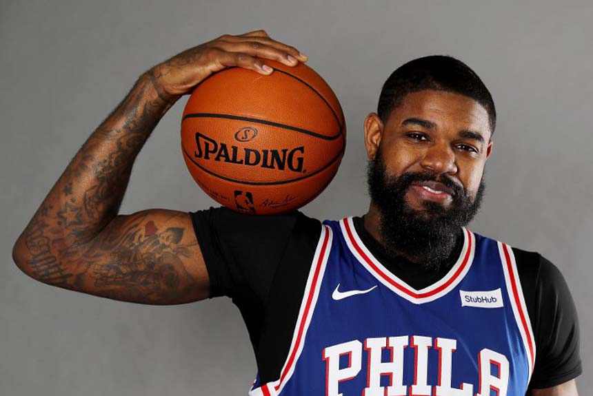 Depois de trazer J.J. Redick, o Philadelphia 76ers continuou forte no mercado e assegurou a contratação do ala-pivô Amir Johnson