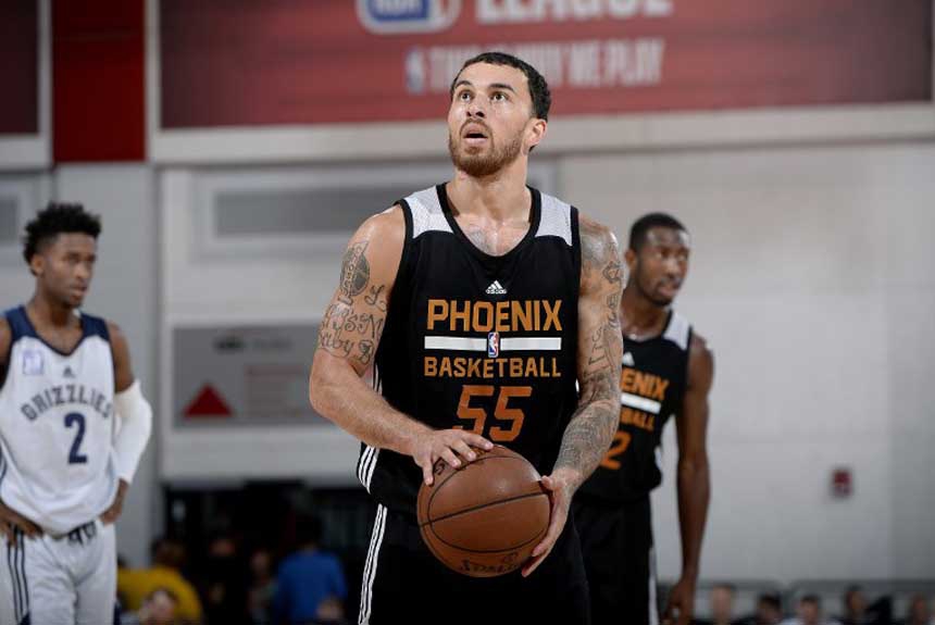 O Phoenix Suns fechou com o armador Mike James