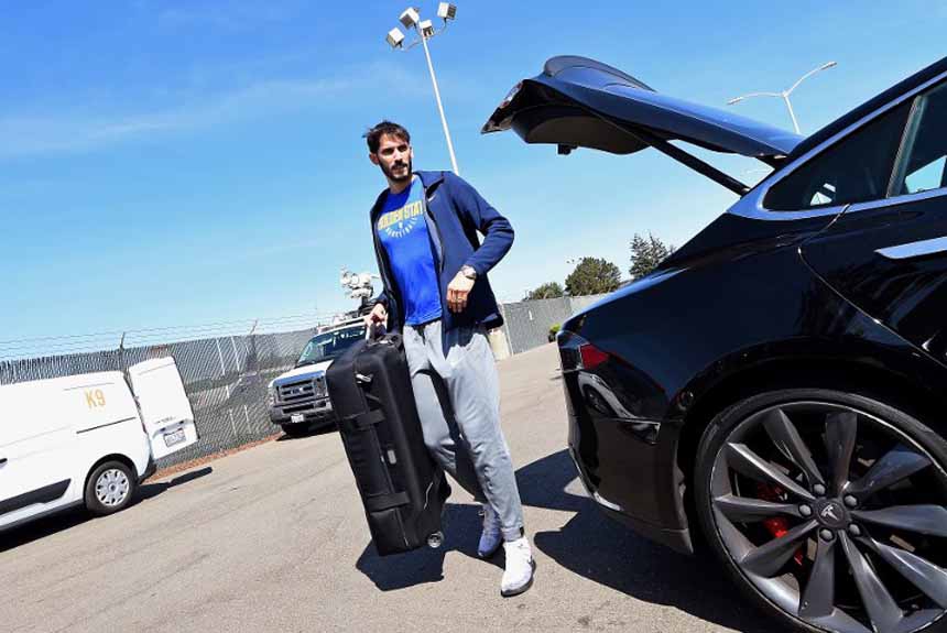 O Golden State Warriors acertou contrato com Omri Casspi