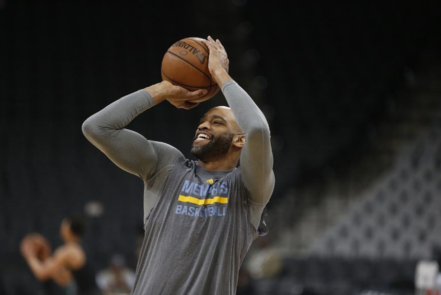 O Sacramento Kings surpreendeu e fechou contratação de Vince Carter