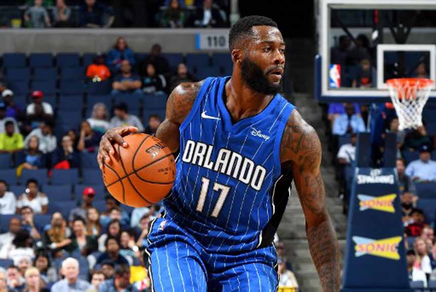 Jonathon Simmons acertou contrato de três anos com o Orlando Magic