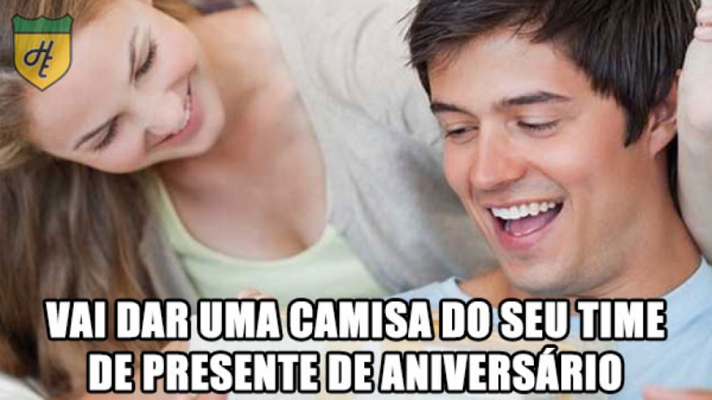 Por também gostar de futebol, ela entende que seu time é algo muito importante na sua vida e faz questão de te agradar com presentes personalizados