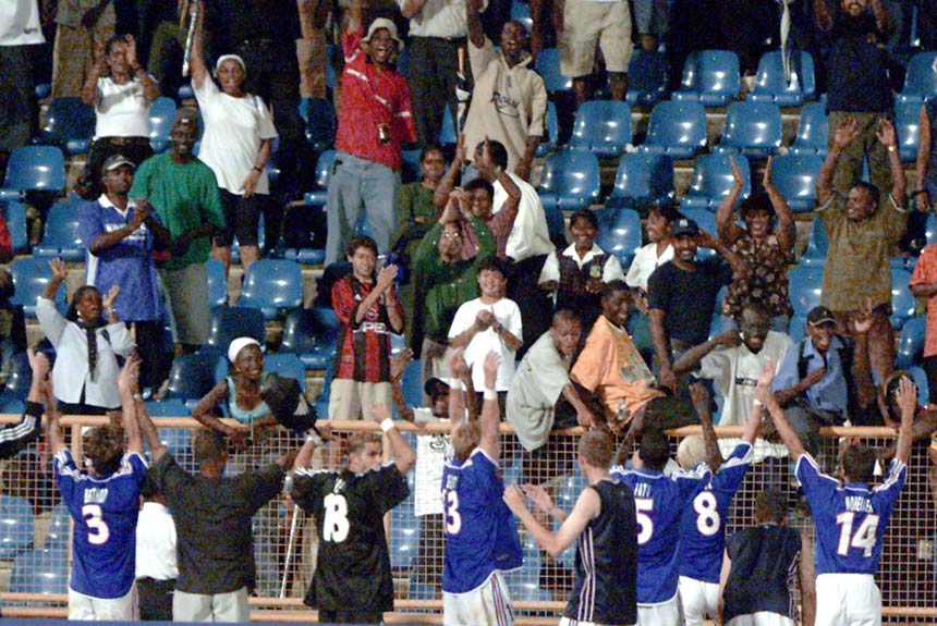 A França atropelou a Nigéria na final de 2001: 3 a 0