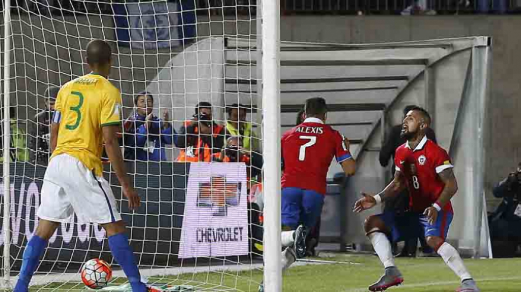 Chile 2 x 0 Brasil - Eliminatórias de 2018 (8 de outubro de 2015)