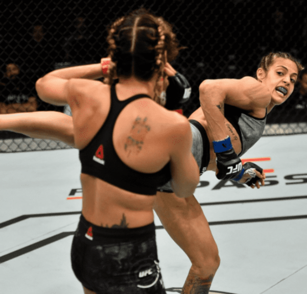 UFC 216: Poliana Botelho venceu Pearl Gonzalez em sua estreia