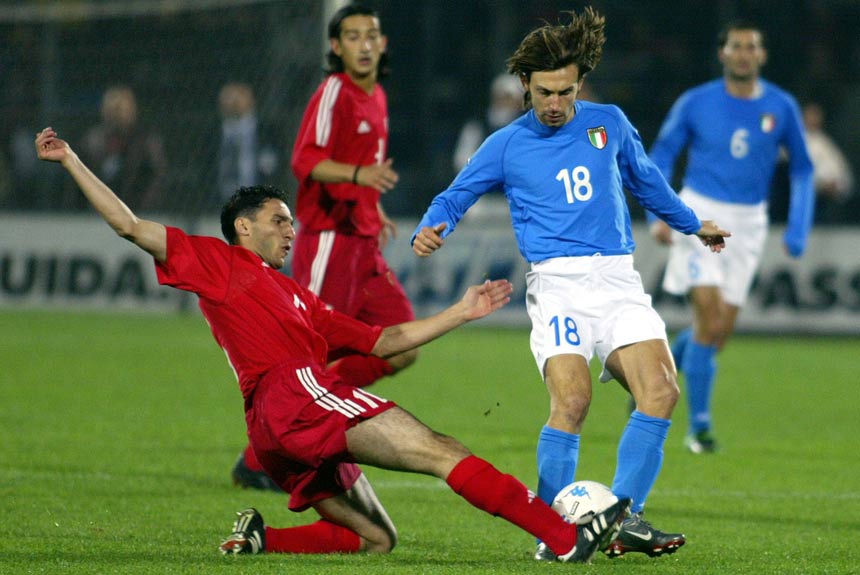 Sua estreia na seleção principal foi em 2002, ano em que não foi convocado para a Copa do Mundo