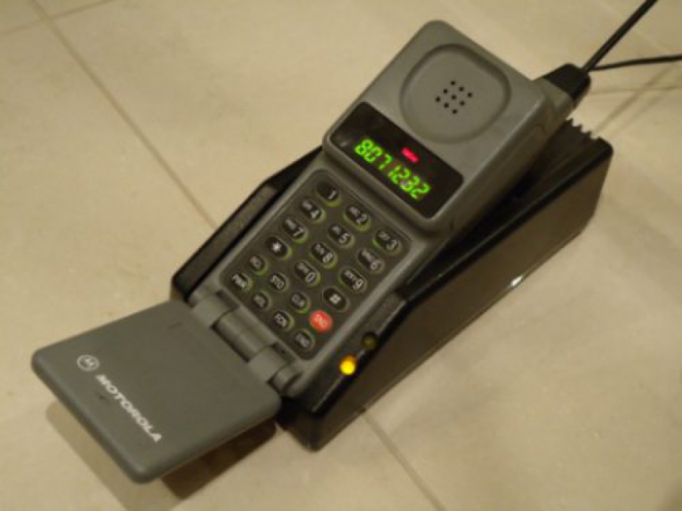 Celular era raro e considerado artigo de luxo