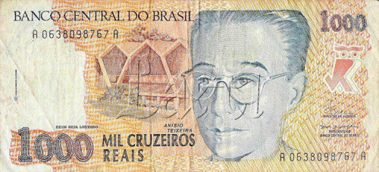 A moeda brasileira era o Cruzeiro e mudaria no mesmo ano para Cruzeiro Real