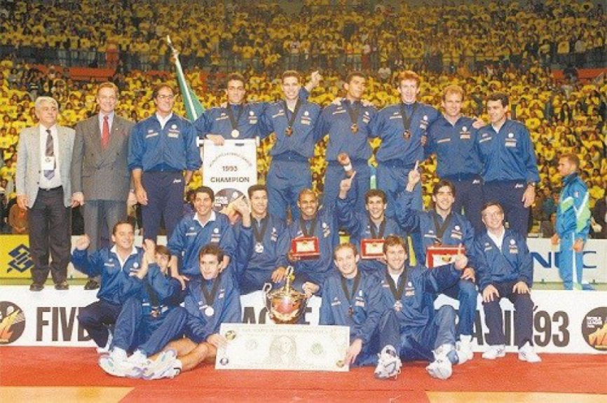 O Brasil conquistava a sua primeira Liga Mundial de vôlei (hoje já tem nove títulos)