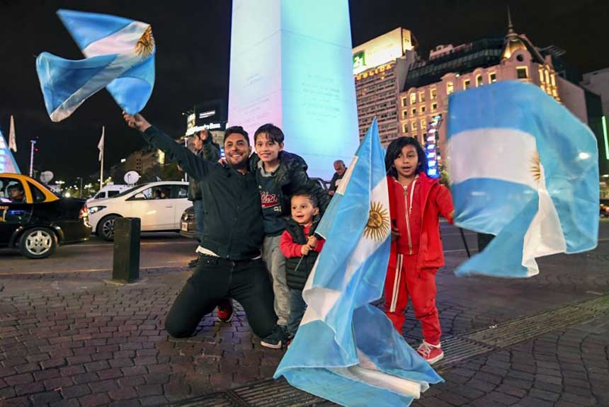Nas ruas de Buenos Aires uma grande alegria, misturada com o sentimento de alívio