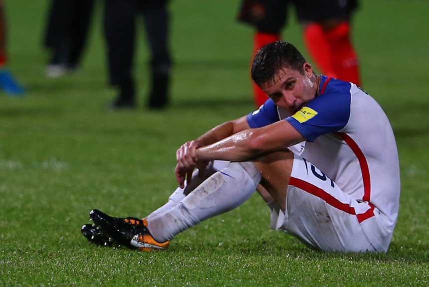 Quem também terminou o dia chorando foi a seleção dos Estados Unidos, eliminada após derrota de 2 a 1 para Trinidad