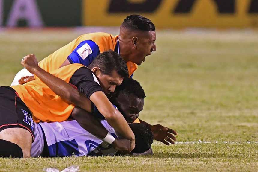 Honduras, por sinal, também fez a festa depois do triunfo sobre o México