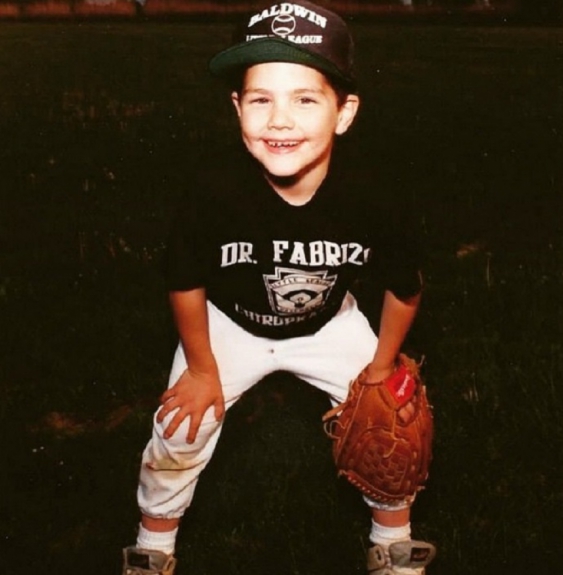 Dia das Crianças: apesar do uniforme de basebol, esse garoto se tornou campeão mundial no UFC