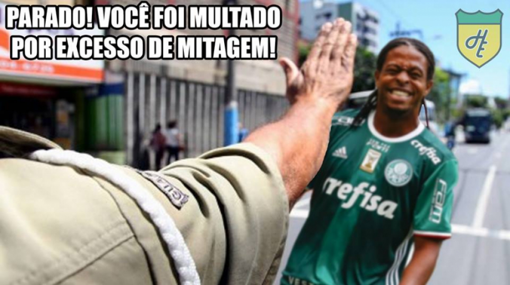 Kenaldinho destrói com três assistências e memes bombam nas redes sociais