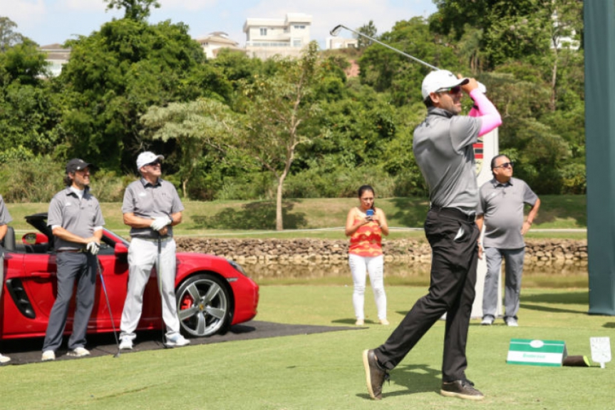 Tadeu Schmidt em torneio de golfe Galvão Bueno