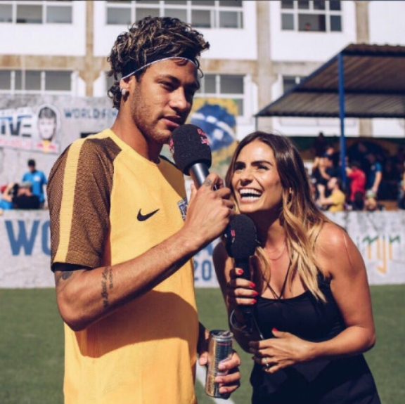 Layla Ann-Lee, a apresentadora ‘brasileira’ do Prêmio da Fifa