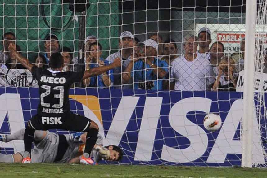Nas semifinais de 2012 o Corinthians eliminou o Santos. No primeiro jogo o Timão, sob o comando de Tite, calou a Vila Belmiro e ganhou por 1 a 0, com um golaço de Emerson Sheik