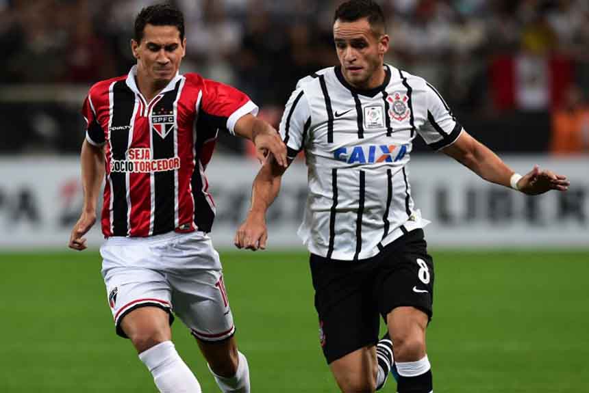 Corinthians e São Paulo se enfrentaram pela fase de grupos da Libertadores de 2015. No primeiro jogo, em casa, o Timão não teve problemas para se impor por 2 a 0: gols de Elias e Jadson