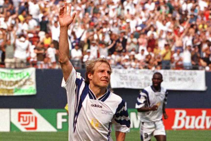 O alemão Jürgen Klinsmann jogava pelo Bayern de Munique e era um dos grandes ídolos do futebol alemão em 1997