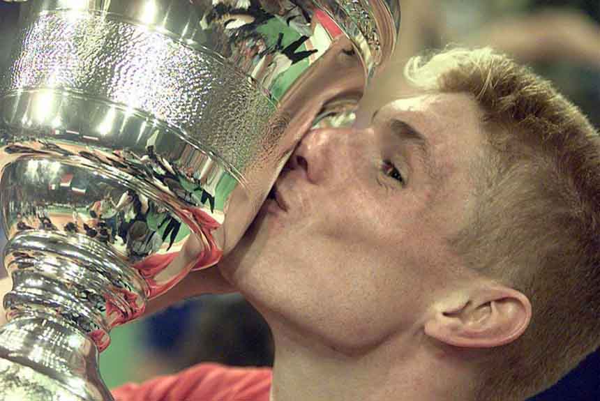 Tirando os brasileiros, Bas van de Goor, campeão olímpico em 1996 pela Holanda, era outra referência no vôlei (Foto: STR / ANP / AFP)