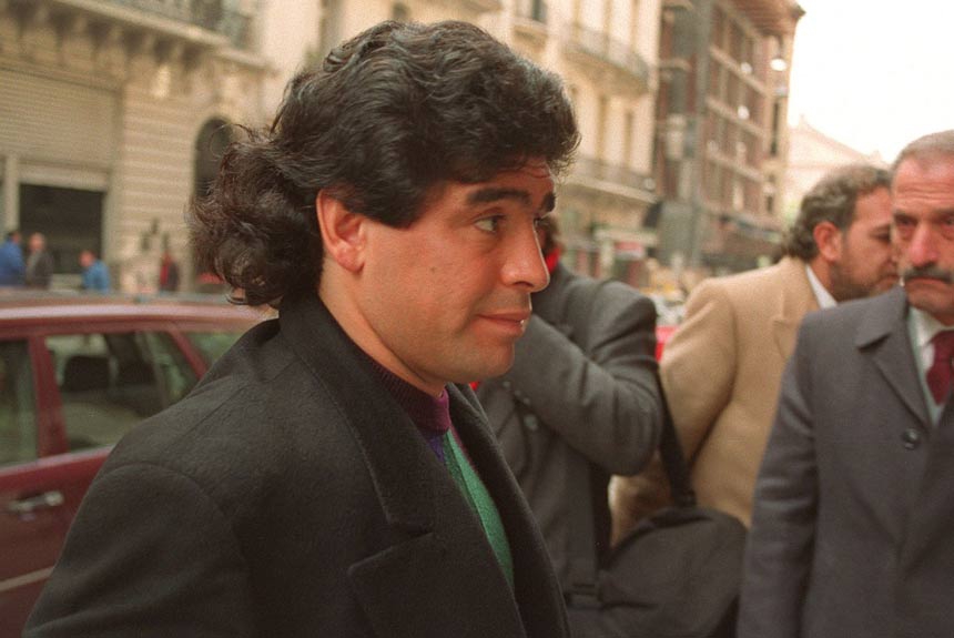 Deixou o Napoli em 1991 após polêmica judicial e a partir daí a sua carreira desceu ladeira abaixo, perambulando por Sevilla e Newell´s Old Boys, até encerrar carreira pelo Boca Juniors em 1997