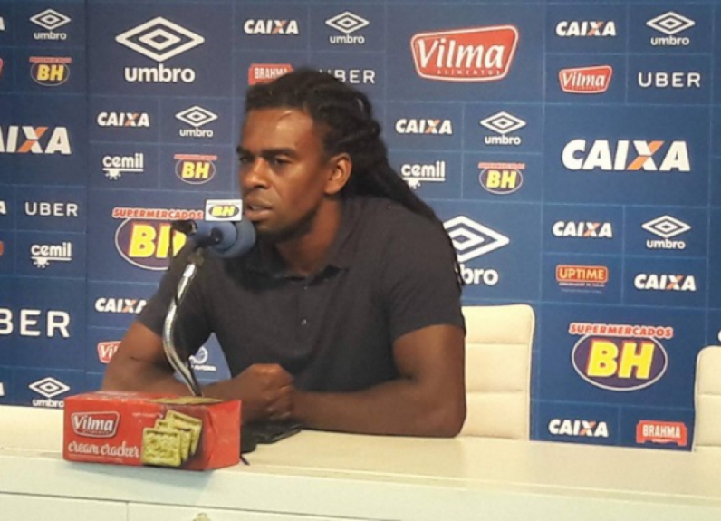 Tinga se pronuncia após acusação de recebimento de 'mala branca'