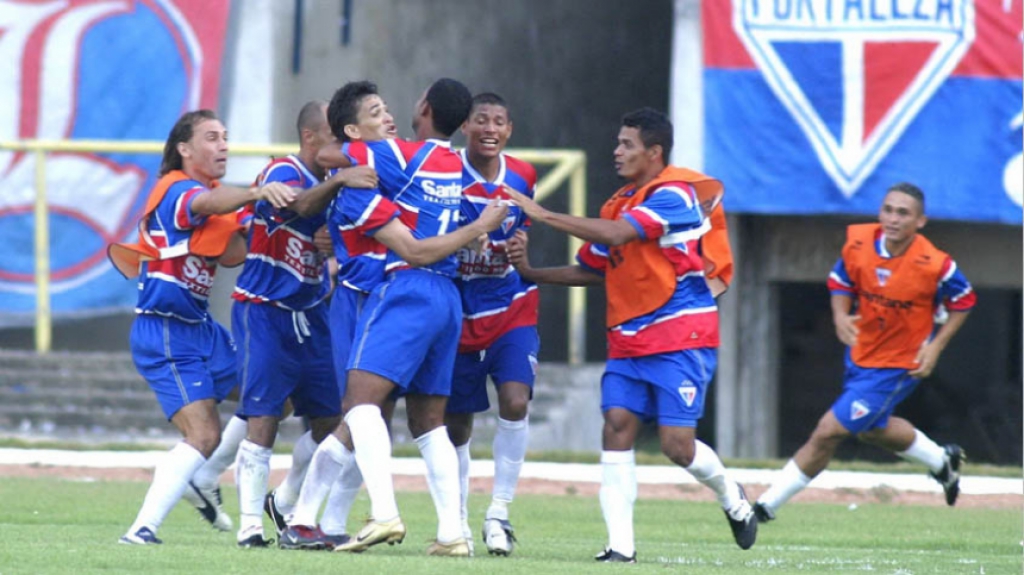 Fortaleza 2x0 Avaí - 11/12/2004 (Fortaleza comemorando acesso)