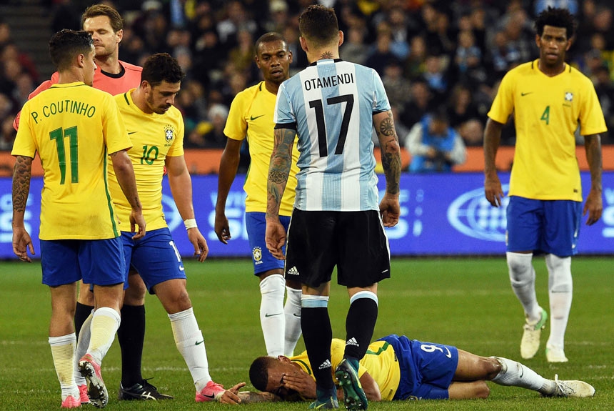 9/6/2017 - Tite conheceu a sua primeira derrota no comando do Brasil em um amistoso contra a Argentina na Austrália. O 1 a 0, gol de Mercado, marcou a estreia de Jorge Sampaoli no comando da seleção rival