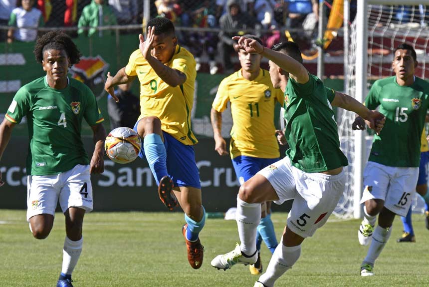 5/10/2017 - Na altitude de La Paz, um empate sem gols com a Bolívia em um duelo fraco de emoções