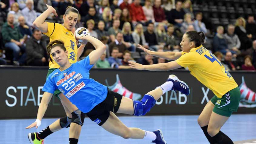Brasil contra a Tunísia no Mundial de handebol feminino