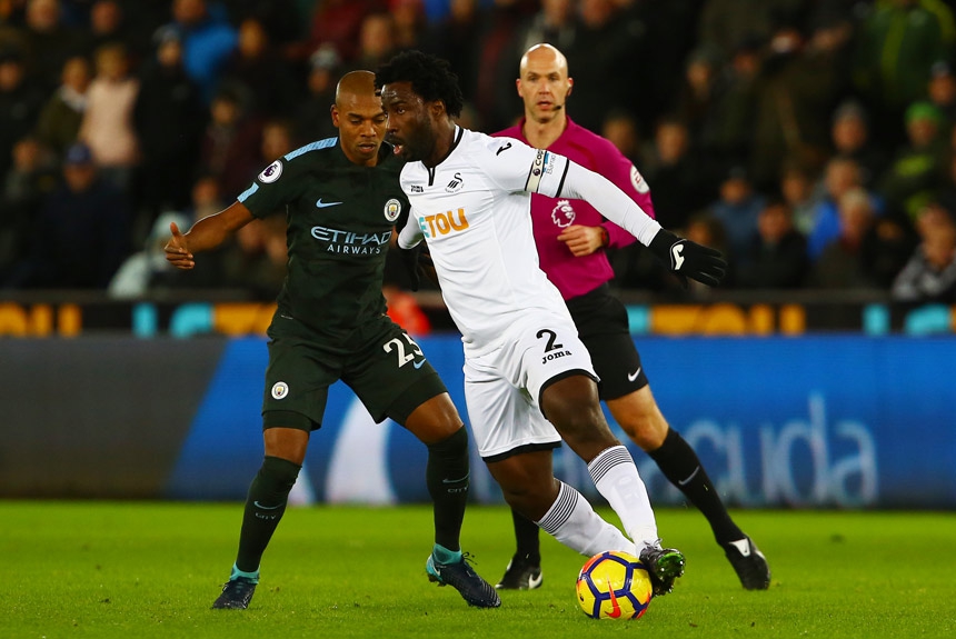 Fernandinho - Fez bem a proteção da defesa do City na goleada por 4 a 0 sobre o Swansea