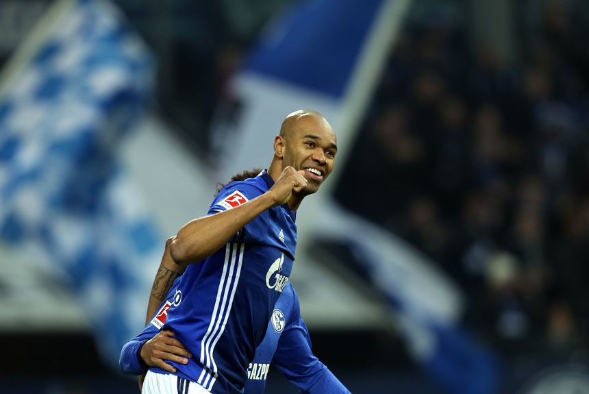 Naldo - Participou do segundo gol do Schalke na vitória por 3 a 2 sobre o Augsburg, pelo Campeonato Alemão