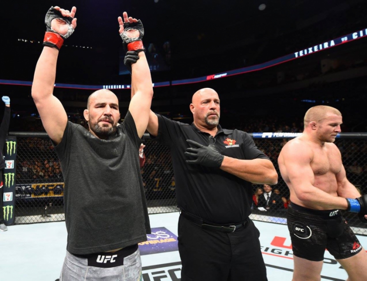 Glover Teixeira nocauteou Misha Cirkunov no primeiro round