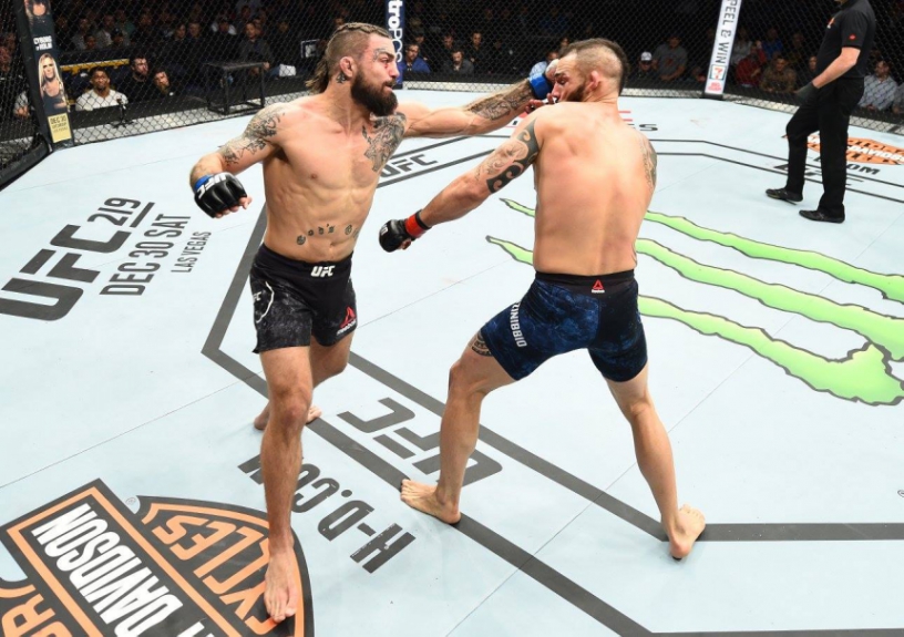UFC Canadá: Santiago Ponzinibbio venceu Mike Perry na decisão