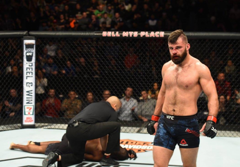 UFC Canadá: Julian Marquez venceu Darren Stewart por finalização