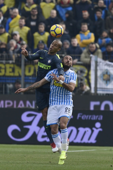 Miranda (Inter) - Titular da Seleção, Miranda foi bem, apesar do tropeço diante do Crotone, em casa, em empate em 1 a 1. Ao lado do compatriota Dalbert no sistema defensivo, interceptou bolas e não teve culpa no gol.