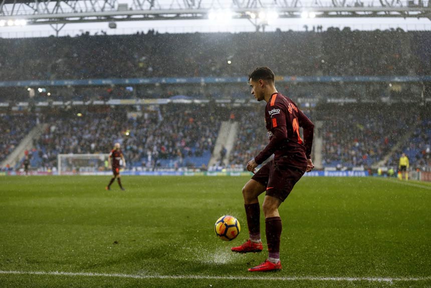 Philippe Coutinho (Barcelona) - Assim como Paulinho, Coutinho foi titular (pela segunda vez) no clássico catalão, contra o Espanyol - sua ex-equipe. Esteve um pouco apagado, apesar de uma bola no travessão no início da etapa inicial.