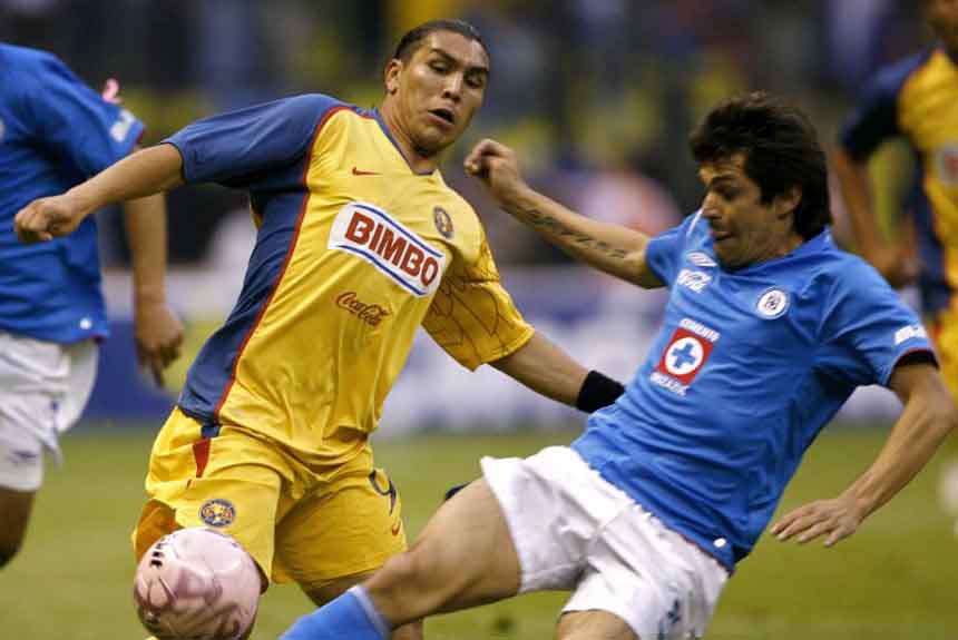 Algoz de vários brasileiros, o paraguaio Salvador Cabañas do América do México foi artilheiro em 2007 com dez gols