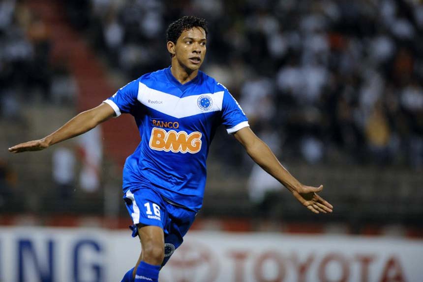 Wallyson, jogando pelo Cruzeiro, foi artilheiro da edição de 2011 com sete gols. Assim, como Roberto Nanni, do Cerro Porteño