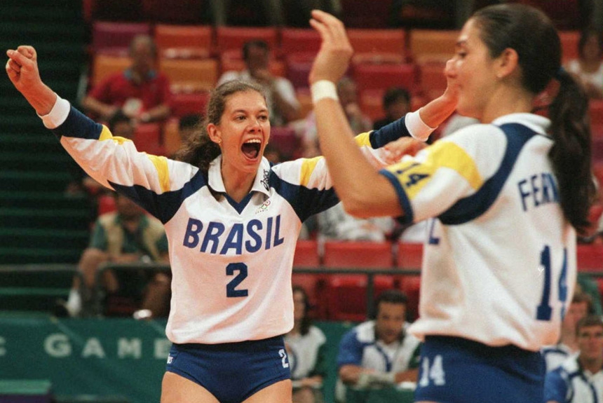 O vôlei é um dos esportes que mais produziu personalidades femininas no Brasil. Seria injusto citar uma em uma país de Ana Moser, Ana Paula, Leila, Fabi, Paula Pequeno, Márcia Fu, Fernanda Venturini, Fernanda Garay, Virna e tantas outras
