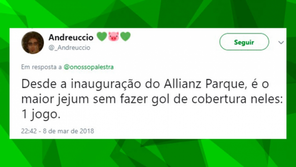 Torcedores do Palmeiras brincam após vitória sobre o São Paulo