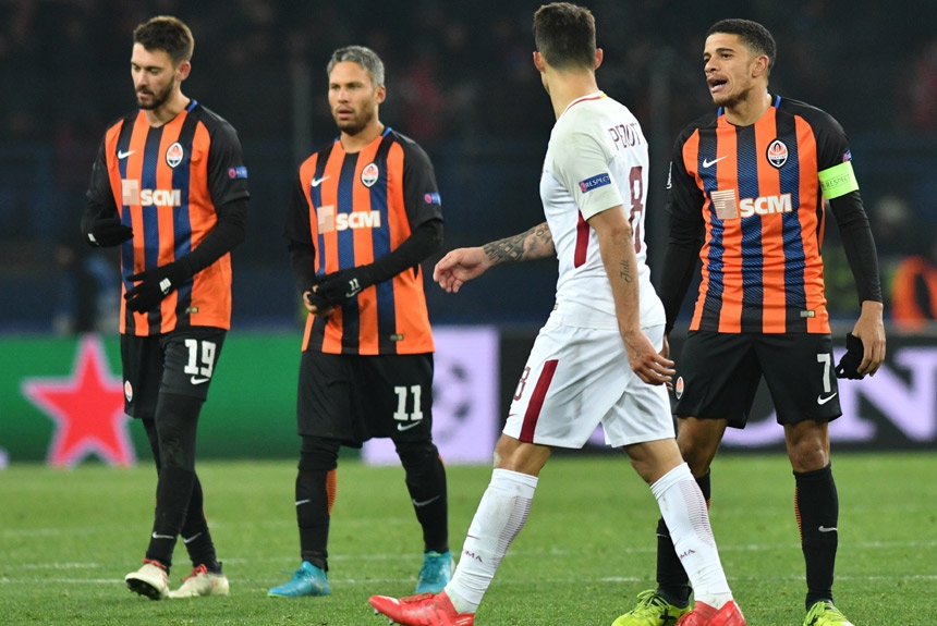 Taison (Shakhtar Donetsk) - Shakhtar Donetsk e Dynamo de Kiev se enfrentaram pelo Campeonato Ucraniano e fizeram o clássico da rodada. Convocado pro Tite para os últimos amistosos da Seleção, o atacante Taison segue tendo atuações ruins pelo time turco. E