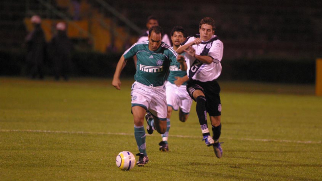2006 - 18 gols / 10 jogos / 1,8 gols (Palmeiras 2 x 3 Ponte Preta - 16/4/2006)
