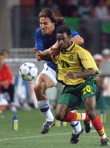 Olembe, meia de Camarões na Copa de 1998