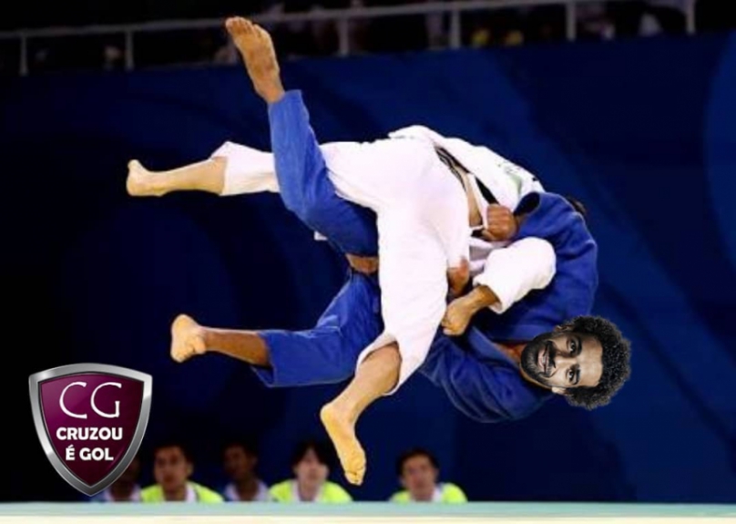 Memes e comentários agitaram as redes sociais após Mohamed Salah se machucar em lance com Sérgio Ramos
