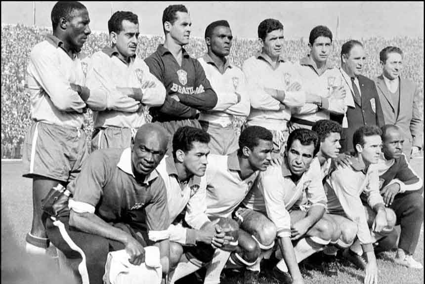 Dois anos depois, em 1958, na Suécia, as equipes duelaram na estreia na Copa do Mundo. Mazzola fez dois gols. Nilton Santos completou o placar