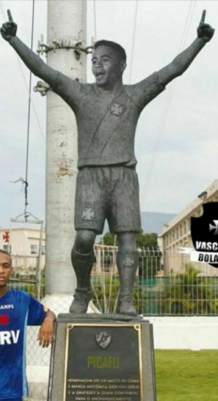 Vascaínos brincam com fase artilheira de Yago Pikachu