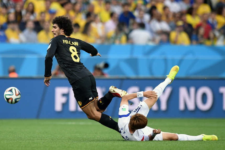 Marouane Fellaini e Dries Mertens fizeram gols na vitória de 2 a 1 da Bélgica sobre a Argélia