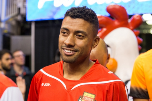 Brasileiros participam de desafios em jogo de NBA