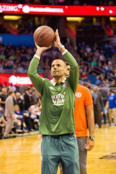 Brasileiros participam de desafios em jogo de NBA